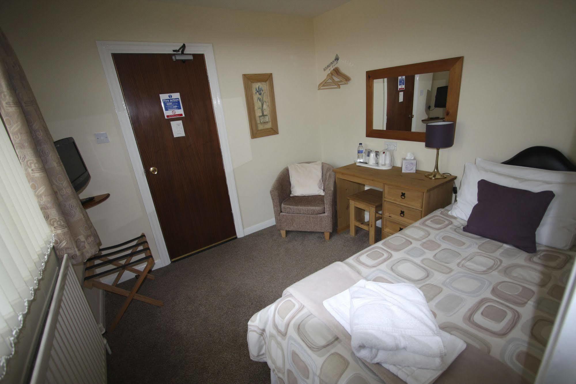 Broadwell Guest House Meriden  Kültér fotó